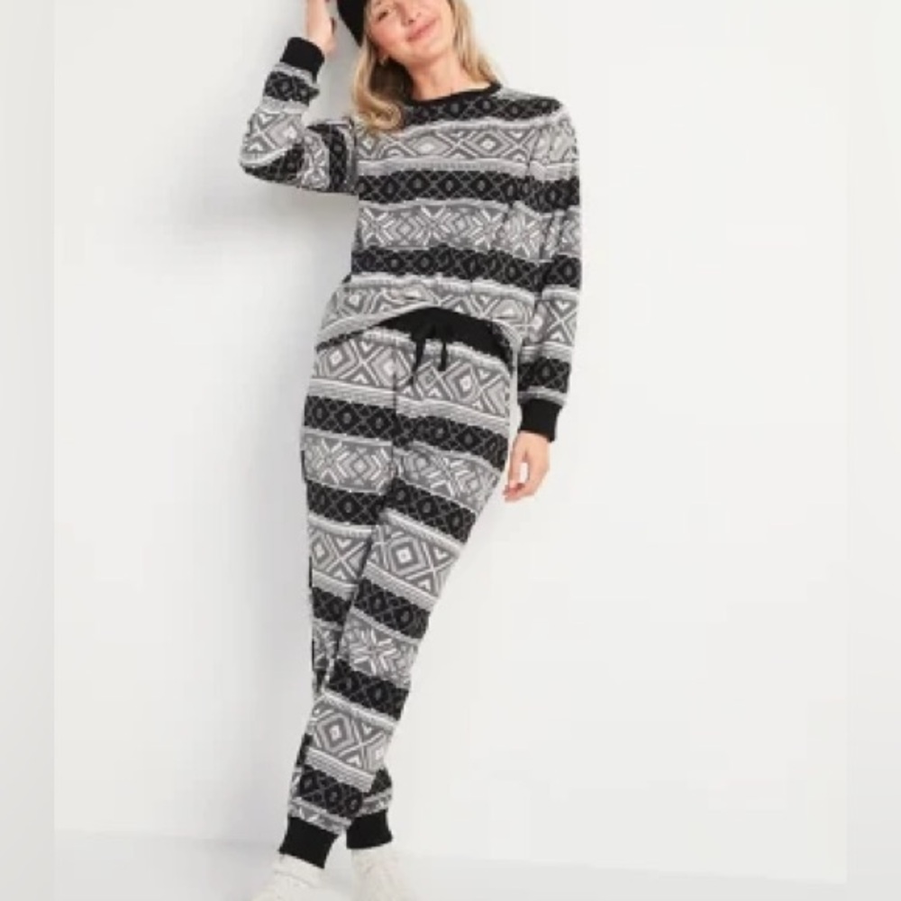Old Navy Women’s Fleece Pajamas sz Large - Black Fair Isle Holiday Christmas